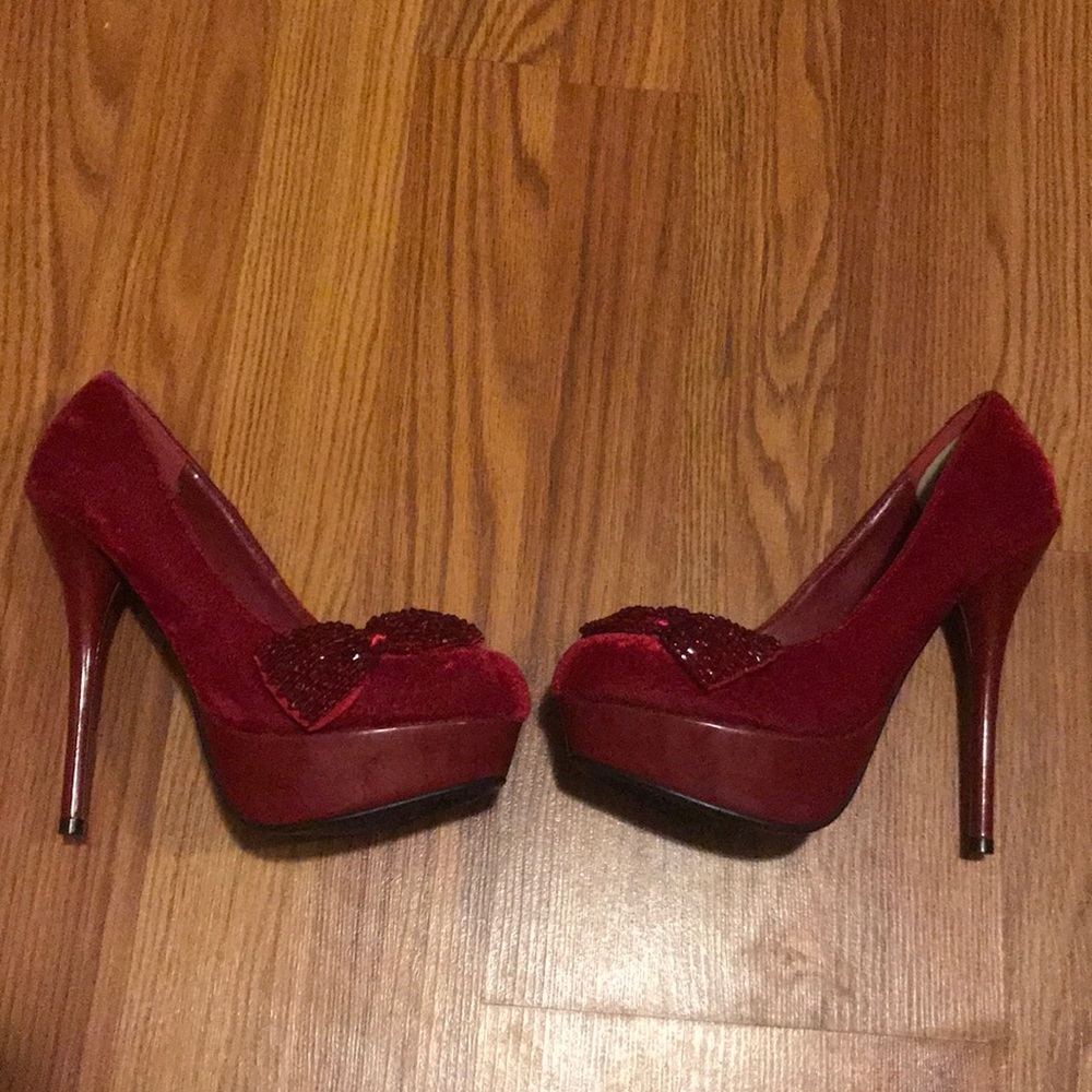 Red platforms with red crystal bows